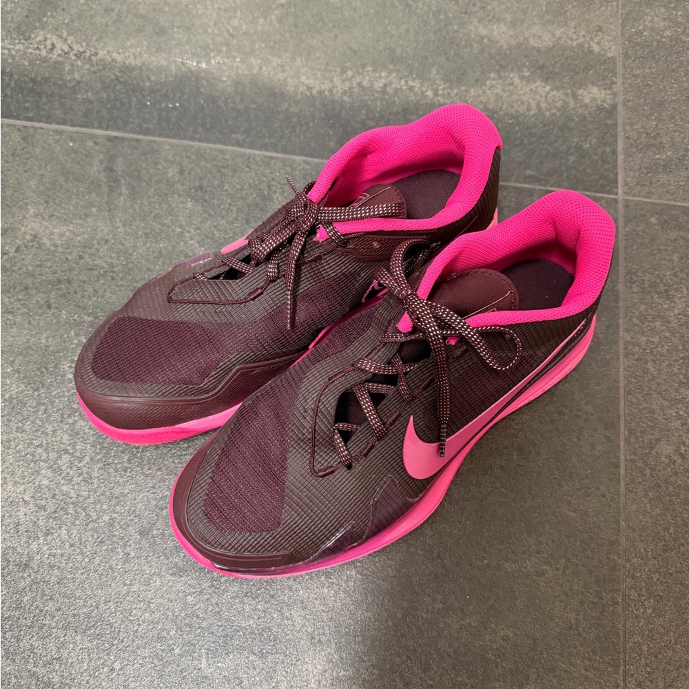 Nike Zoom Vapor Pro burgundy and pink tennis/court sneakers